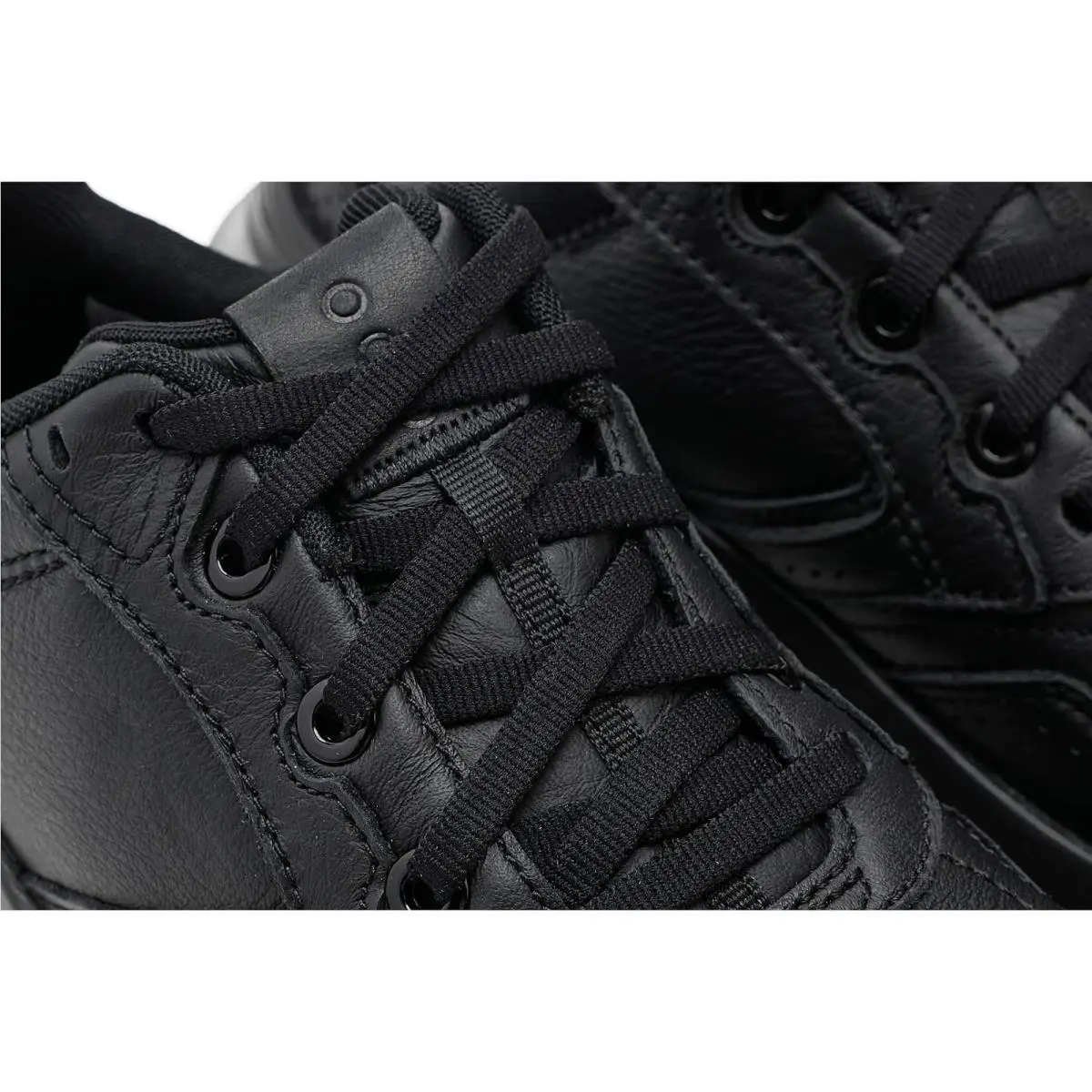 Saucony shoes - Triple Black 4