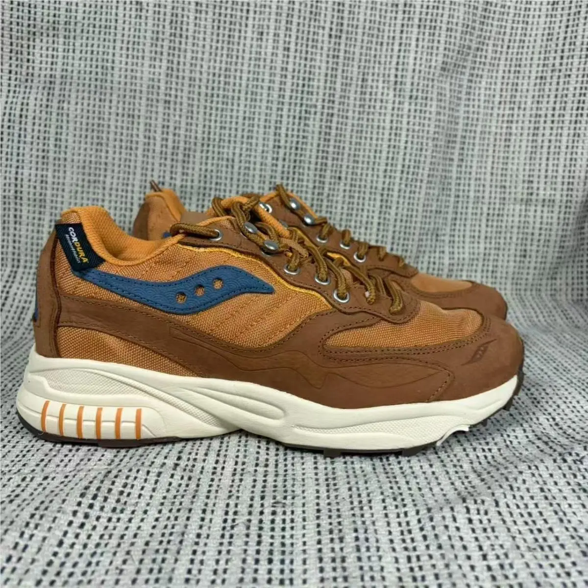 Saucony shoes - Saucony 3D Grid Hurricane - Grid Hurricane - S70742-1 - Brown 0