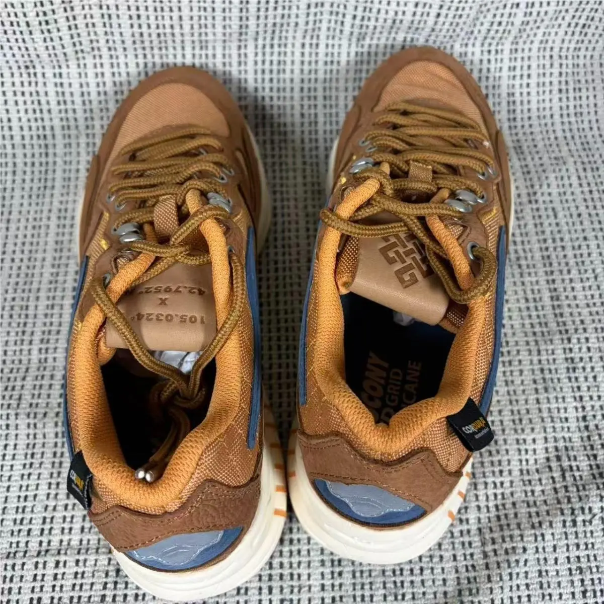 Saucony shoes - Saucony 3D Grid Hurricane - Grid Hurricane - S70742-1 - Brown 16