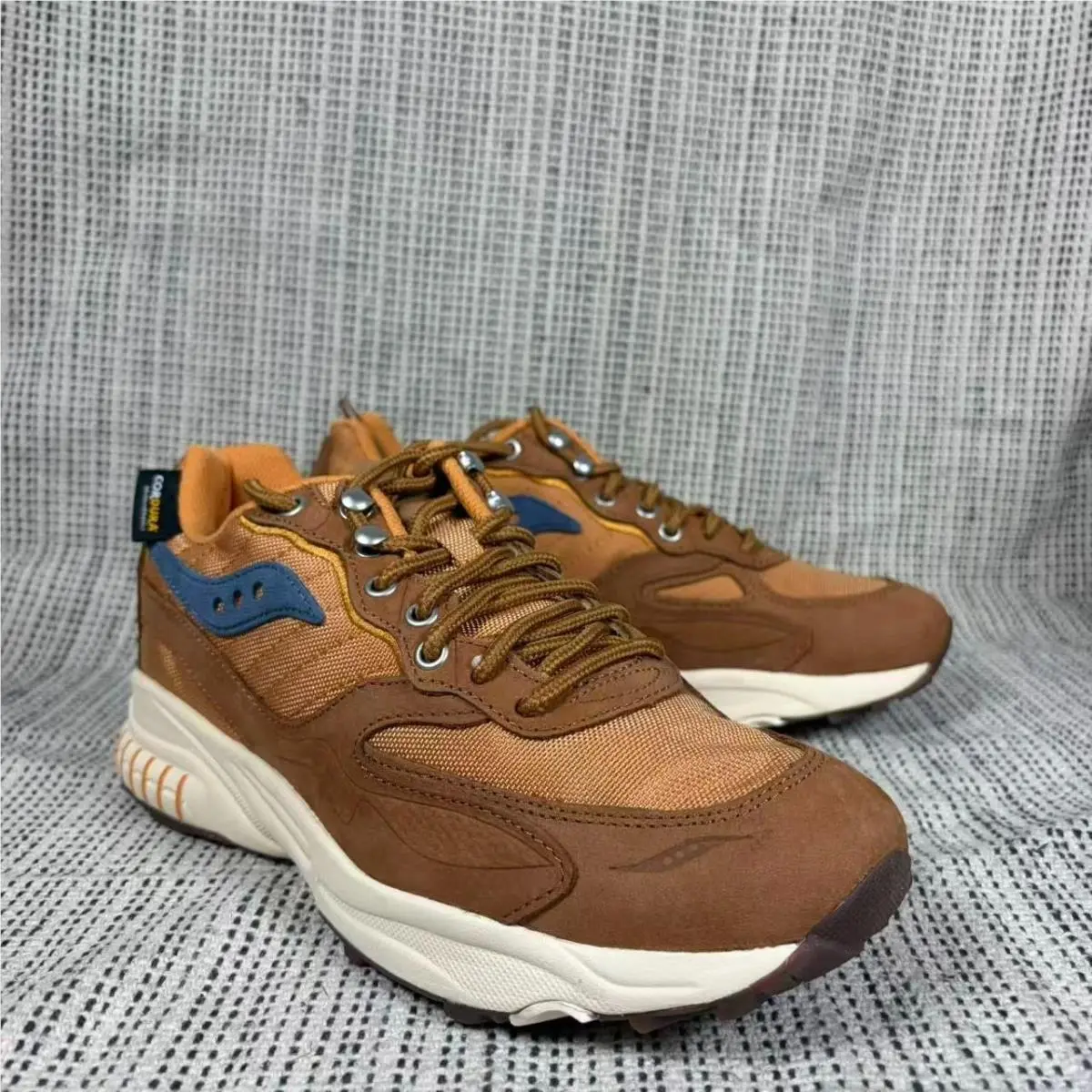 Saucony shoes - Saucony 3D Grid Hurricane - Grid Hurricane - S70742-1 - Brown 18