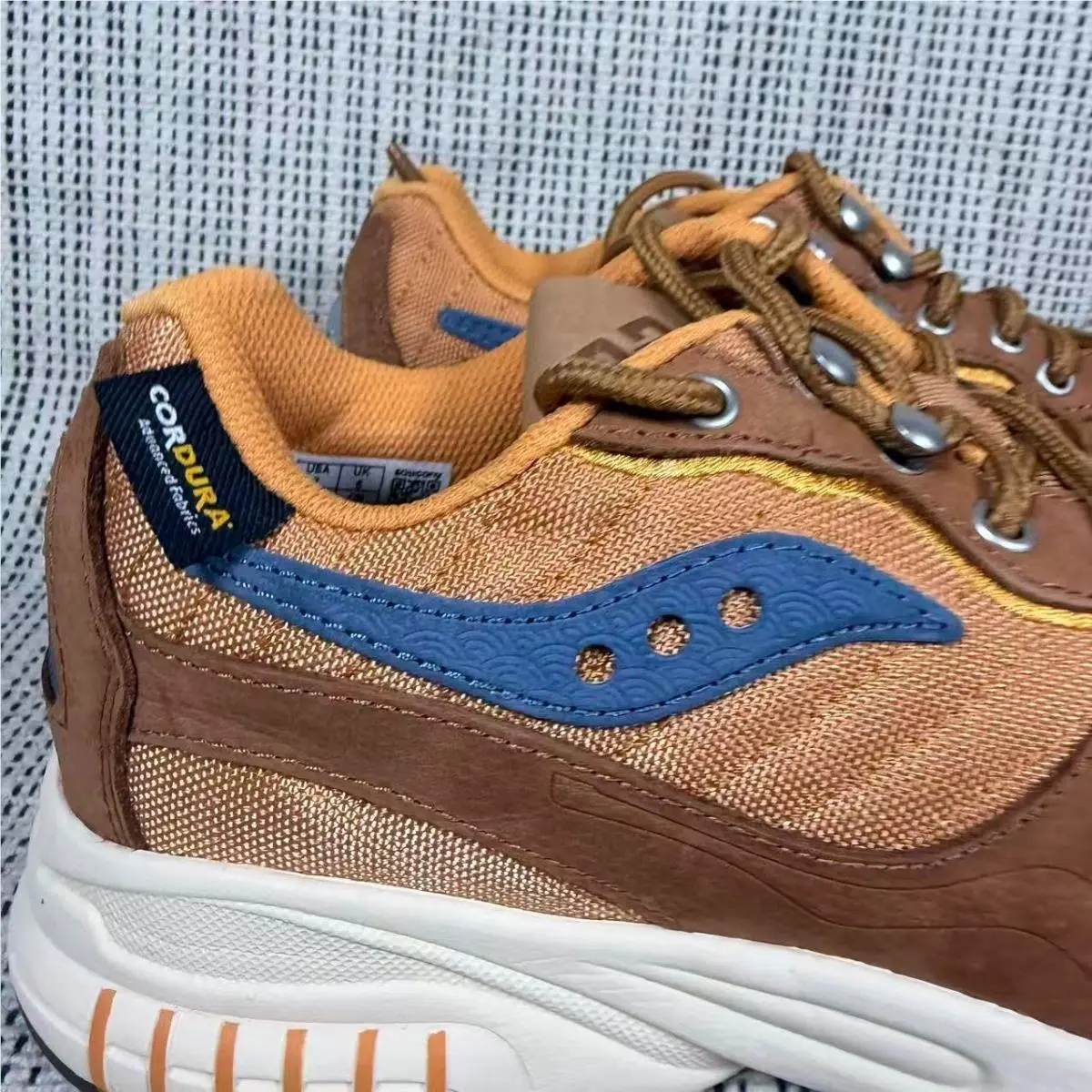 Saucony shoes - Saucony 3D Grid Hurricane - Grid Hurricane - S70742-1 - Brown 2