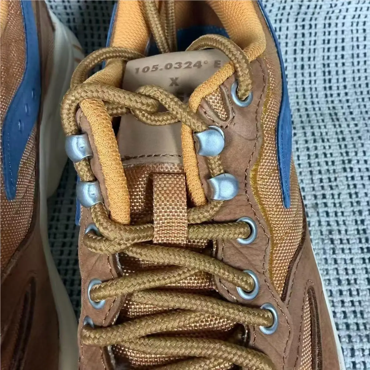 Saucony shoes - Saucony 3D Grid Hurricane - Grid Hurricane - S70742-1 - Brown 17