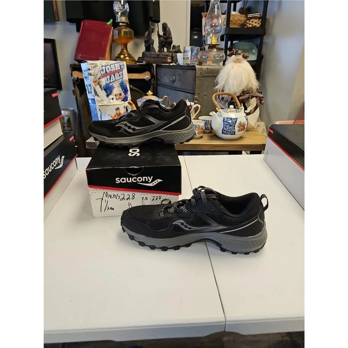Saucony Men`s Excursion Tr16 Hiking Shoe - Black / Chacoal - Size 7.5 M
