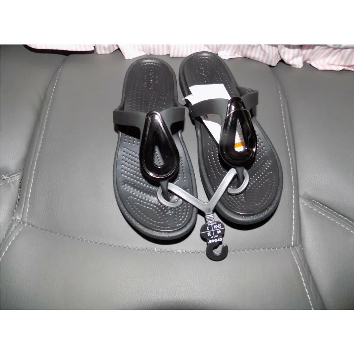 Crocs Sanrah Beveled Flat Shoe W/charcoal/black Relaxed Fit Size 4 Women`s