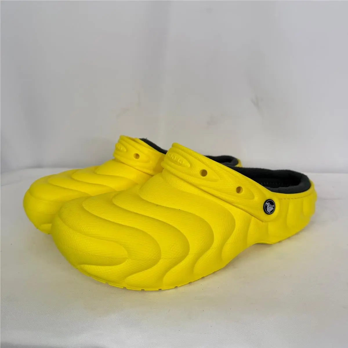 Crocs shoes - Classic Lined Overpuff Clog - Classic Lined Overpuff Clog - Yellow 0