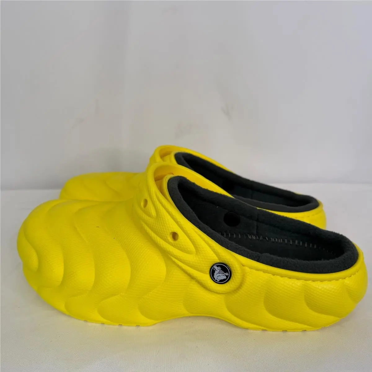 Crocs shoes - Classic Lined Overpuff Clog - Classic Lined Overpuff Clog - Yellow 6