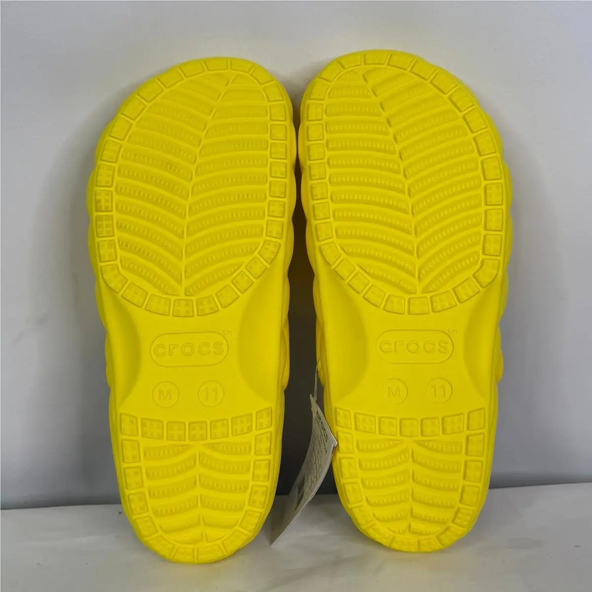 Crocs shoes - Classic Lined Overpuff Clog - Classic Lined Overpuff Clog - Yellow 1