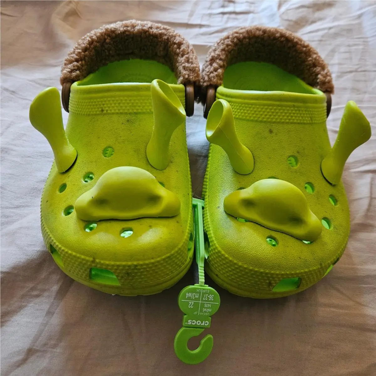 Shrek Crocs Classic Clogs Men’s Size 4/Women’s Size 6