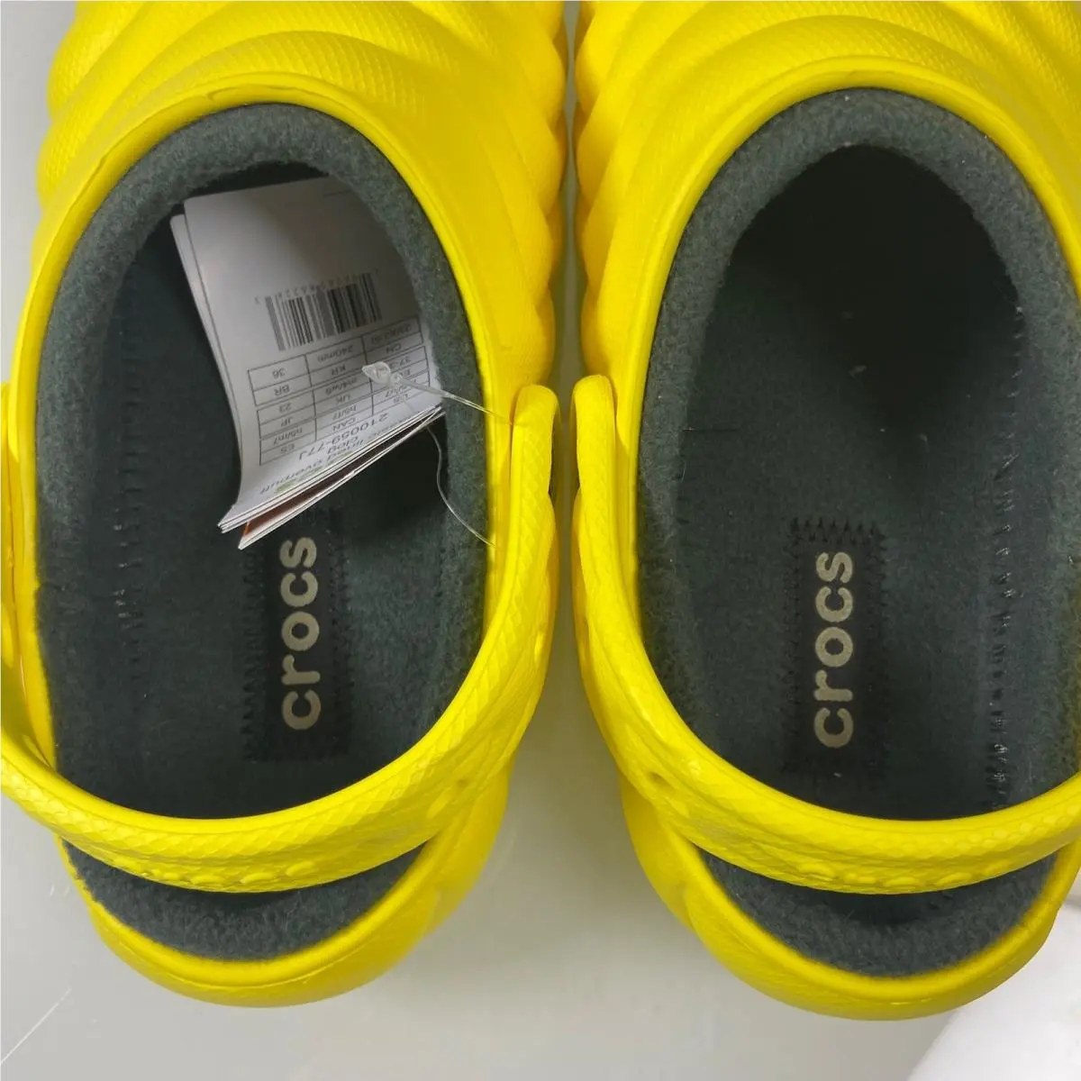 Crocs shoes - Classic Lined Overpuff Clog - Classic Lined Overpuff Clog - Yellow 2