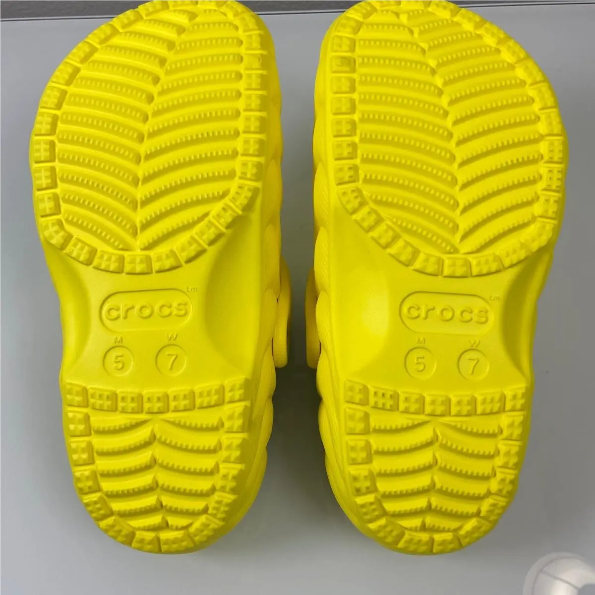 Crocs shoes - Classic Lined Overpuff Clog - Classic Lined Overpuff Clog - Yellow 3