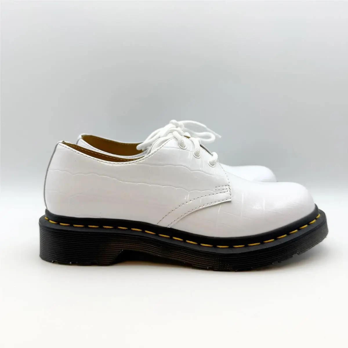 Dr. Martens shoes - White (UPC: 190665416848) 0