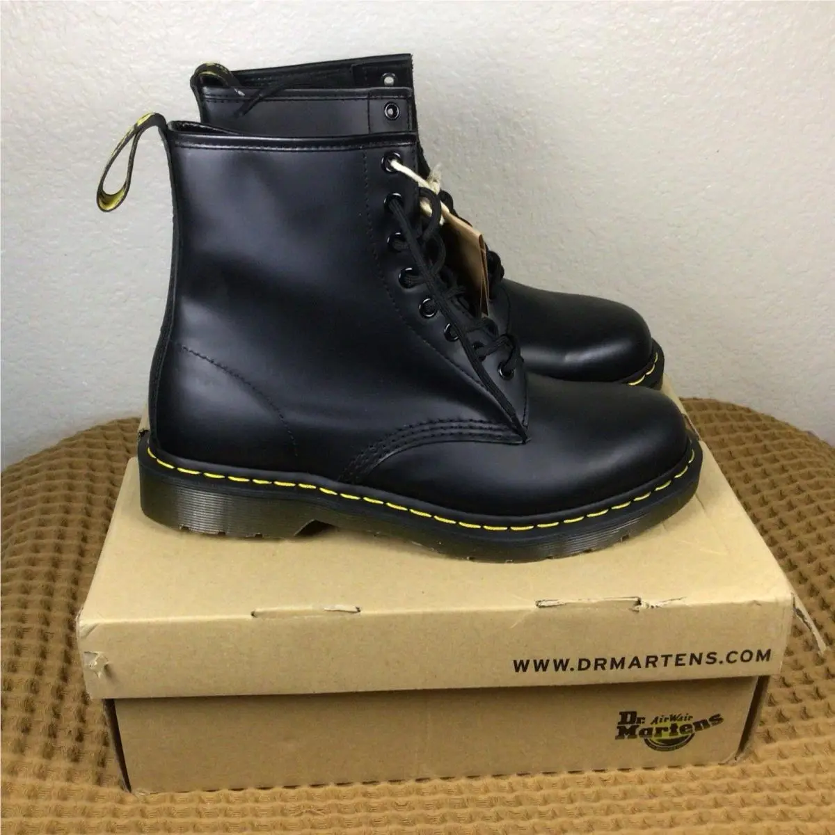 Doc Martens 11822 Sz 9 The Black Leather Airwair Lace Up Combat Boots by Dr. Martens