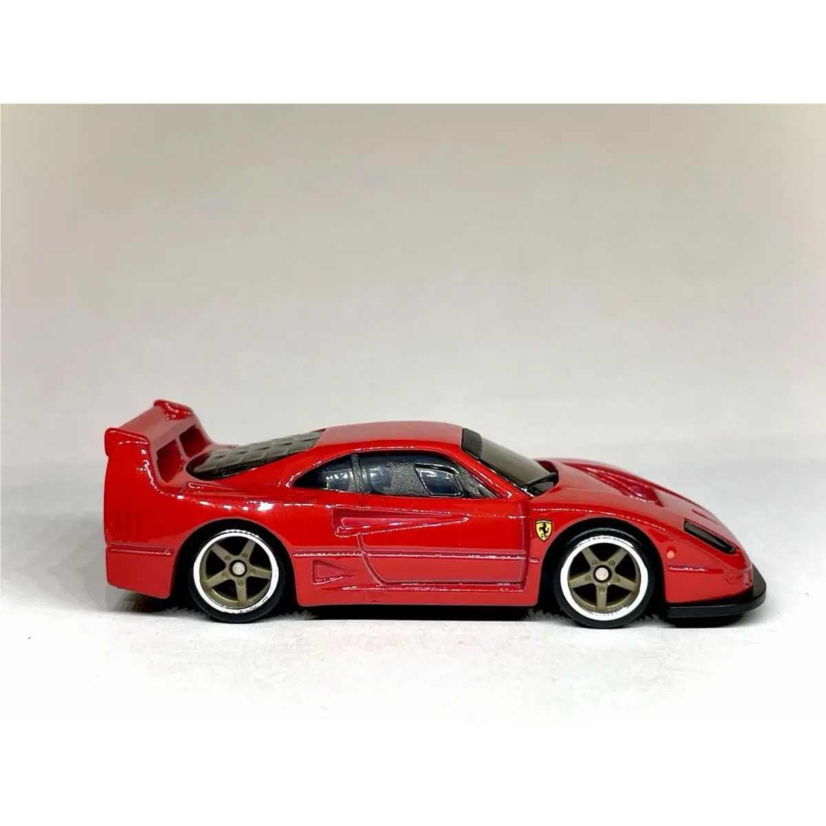 Hot Wheels Custom Made Real Rider Ferrari F40 Competizione Red