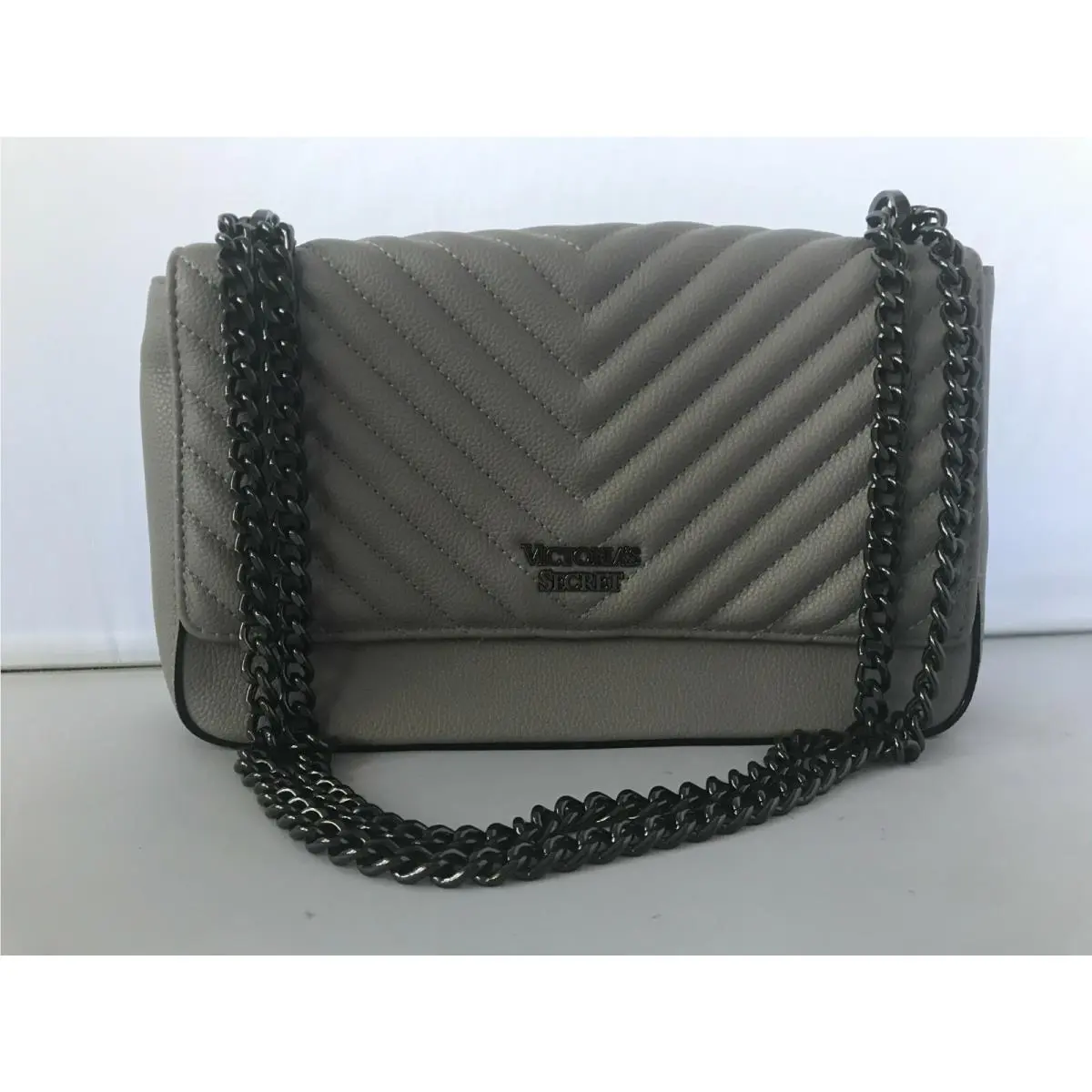 Victoria`s Secret Pebbled V-quilt Street Shoulder Bag Chain Strap Purse by Victoria's Secret