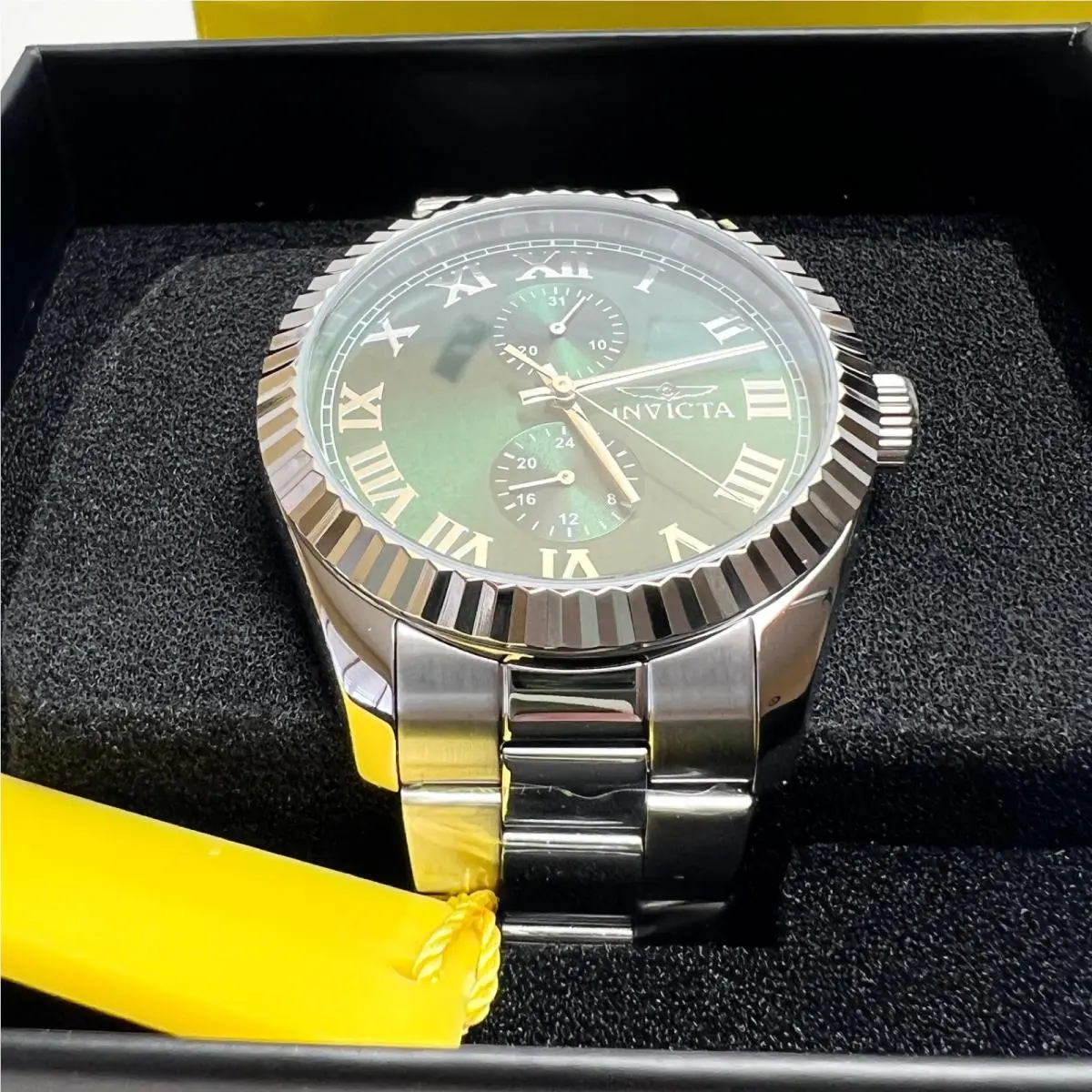 Men`s Invicta Fluted Green Bezel Date Oyster Stainless Steel Watch 43mm XL