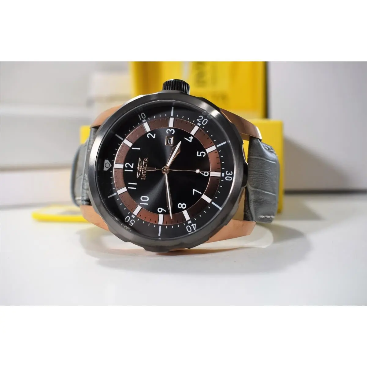 Men`s Aviator Watch Light Grey Leather Black Dial 19565 by Invicta