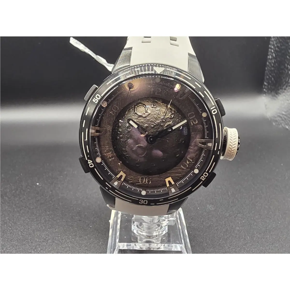 Limited  Celestial Smoke/white Unisex Watch 69537 with Carb Fibr Box Set by Invicta