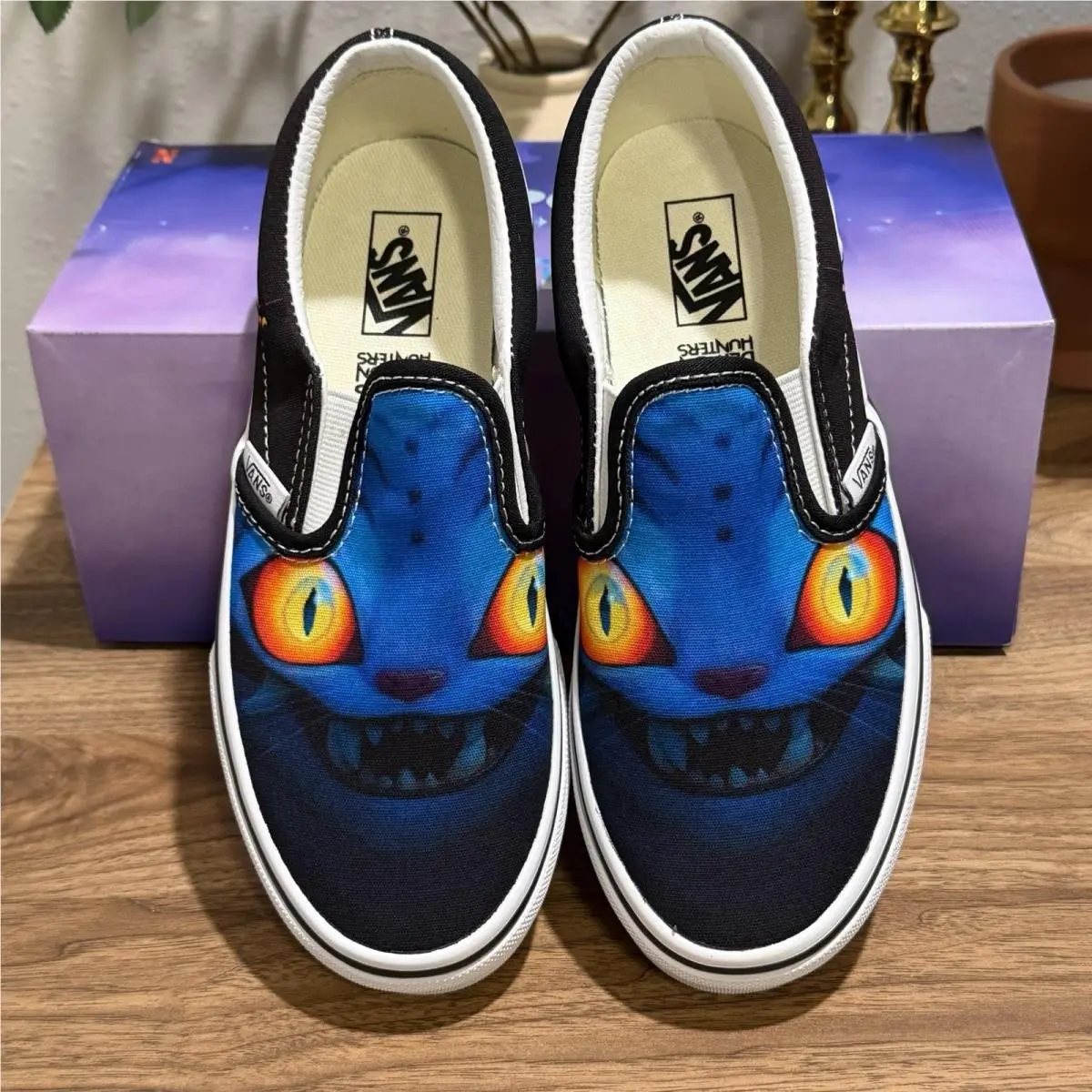 Kpop Demon Hunters x  Little Kids Size 2.5 Classic Slip-on Shoe Derpy Tiger by Vans