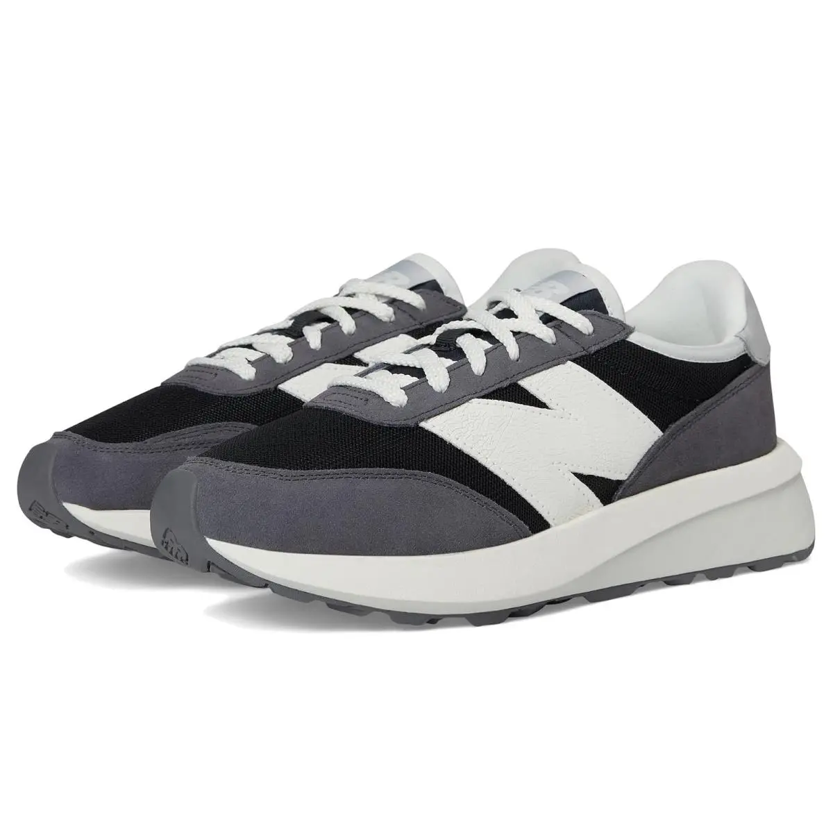 New Balance shoes - Black/Gum 55