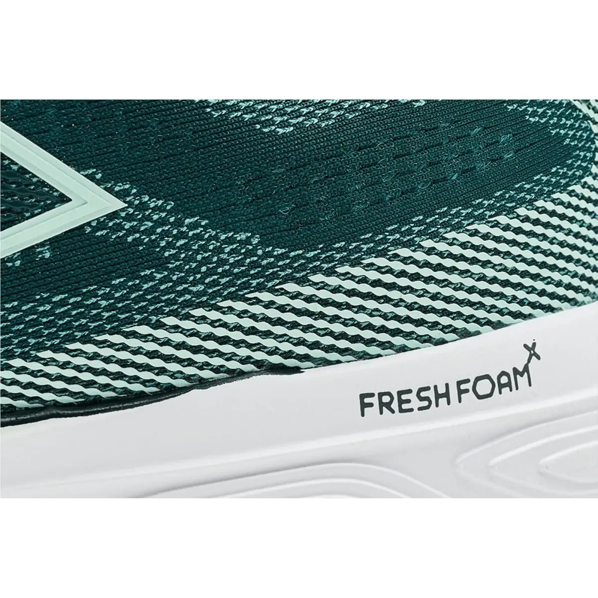 New Balance shoes - Black/White/Reflection 32
