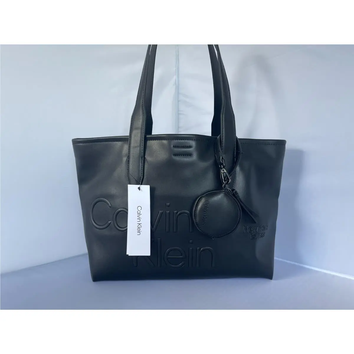 Signature Black Tote with Wrislet Style H1AAZQE2 by Calvin Klein