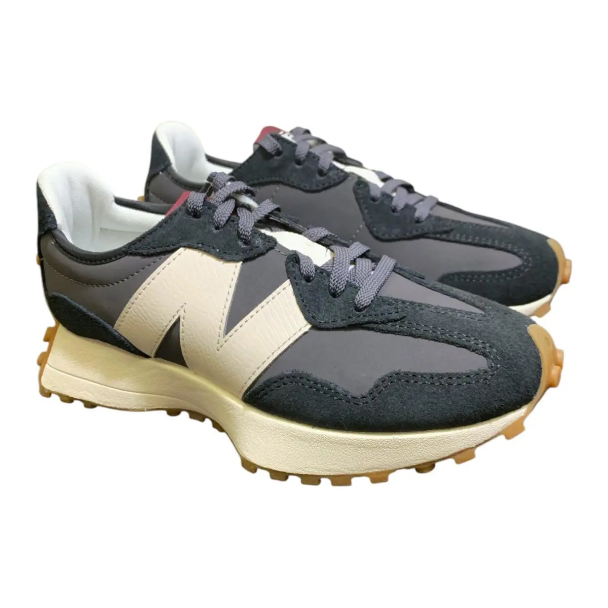 New Balance Women`s 327 Lifestyle Shoe – Retro-inspired Casual Sneaker