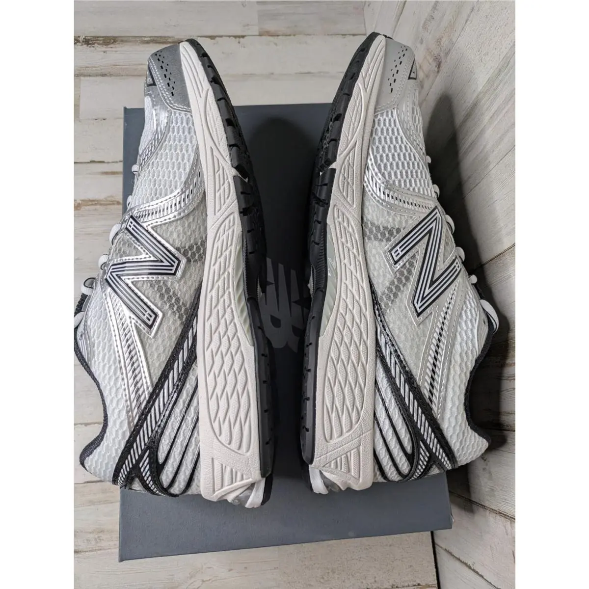 New Balance shoes - New Balance 860 - White/Black/Silver Metallic 2
