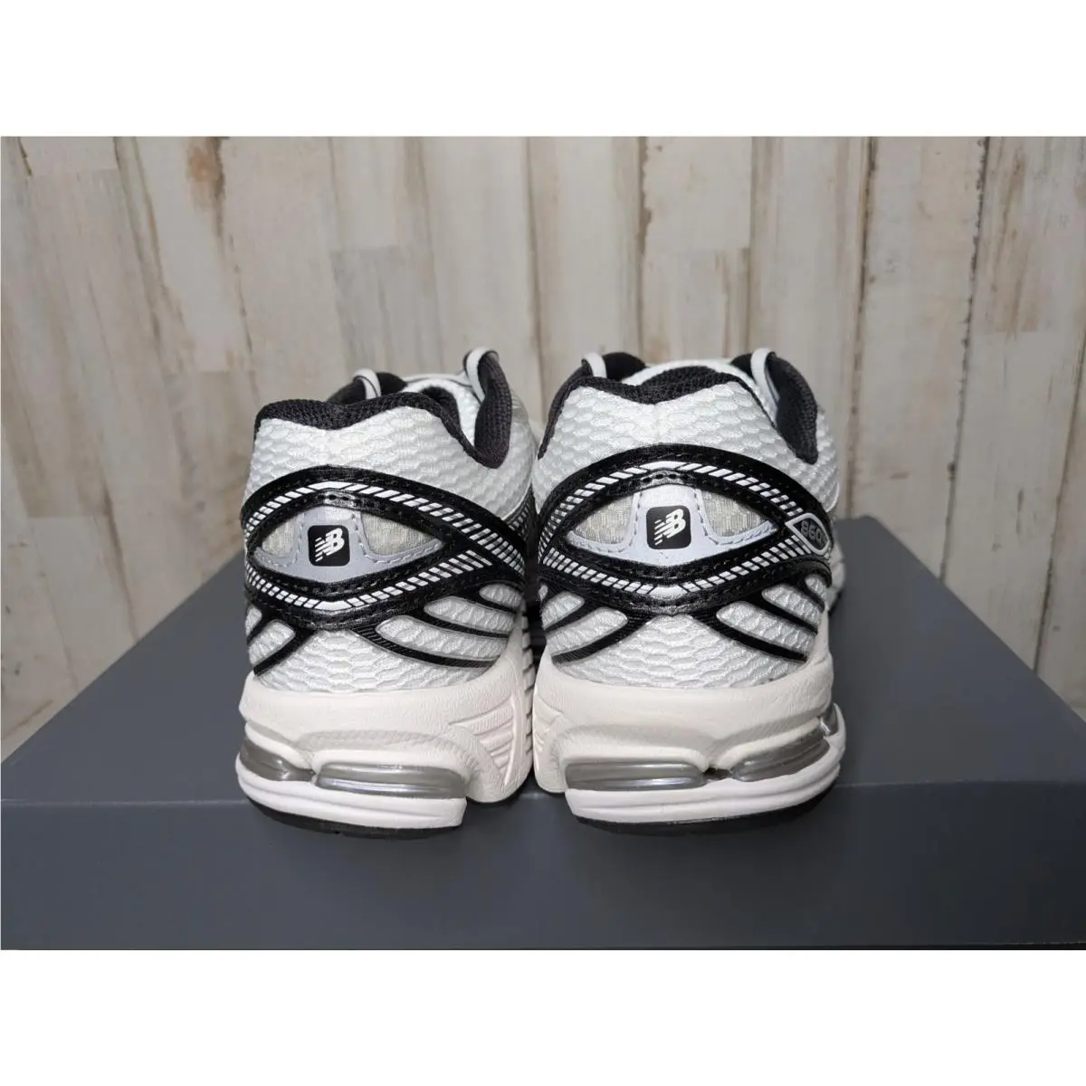 New Balance shoes - New Balance 860 - White/Black/Silver Metallic 4