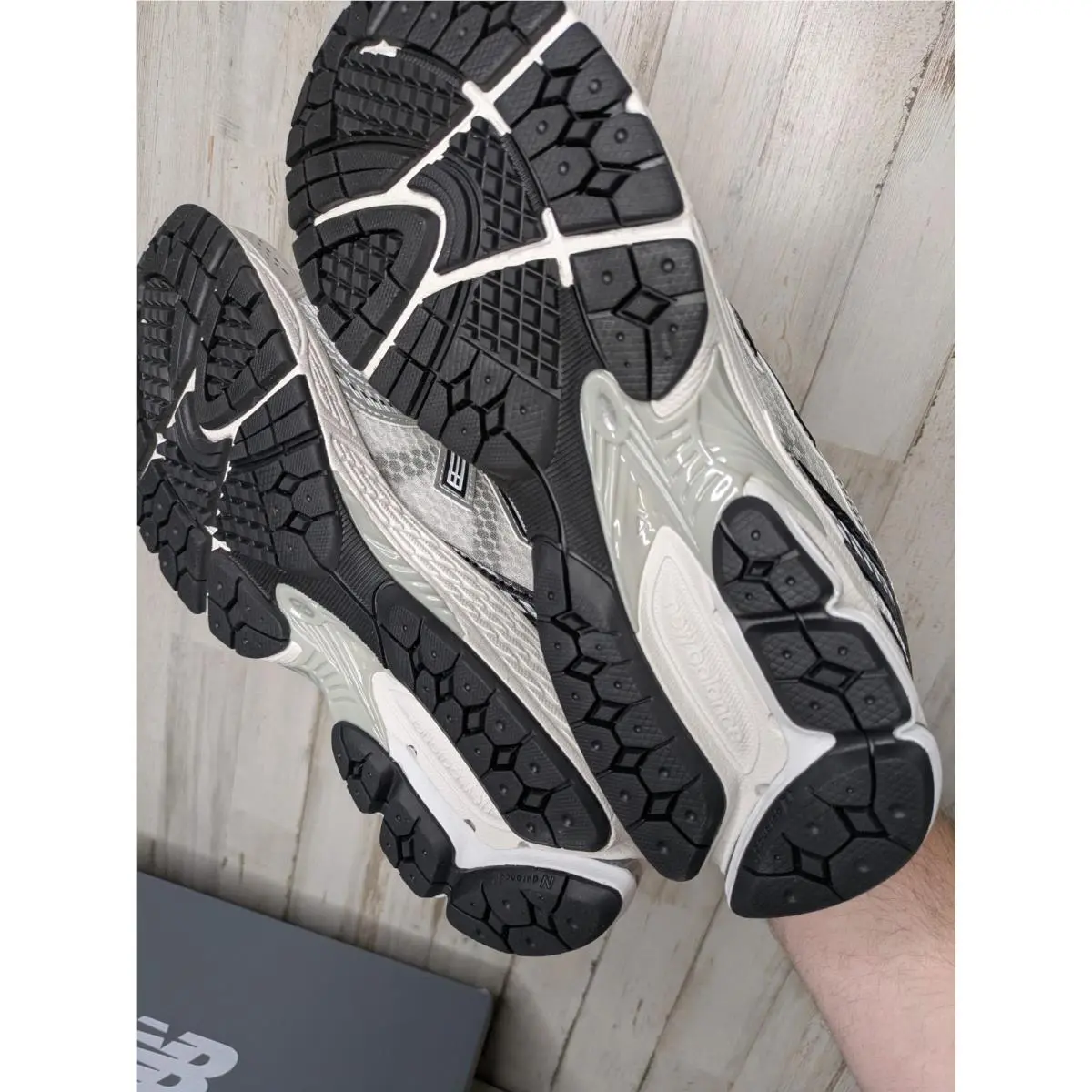 New Balance shoes - New Balance 860 - White/Black/Silver Metallic 5