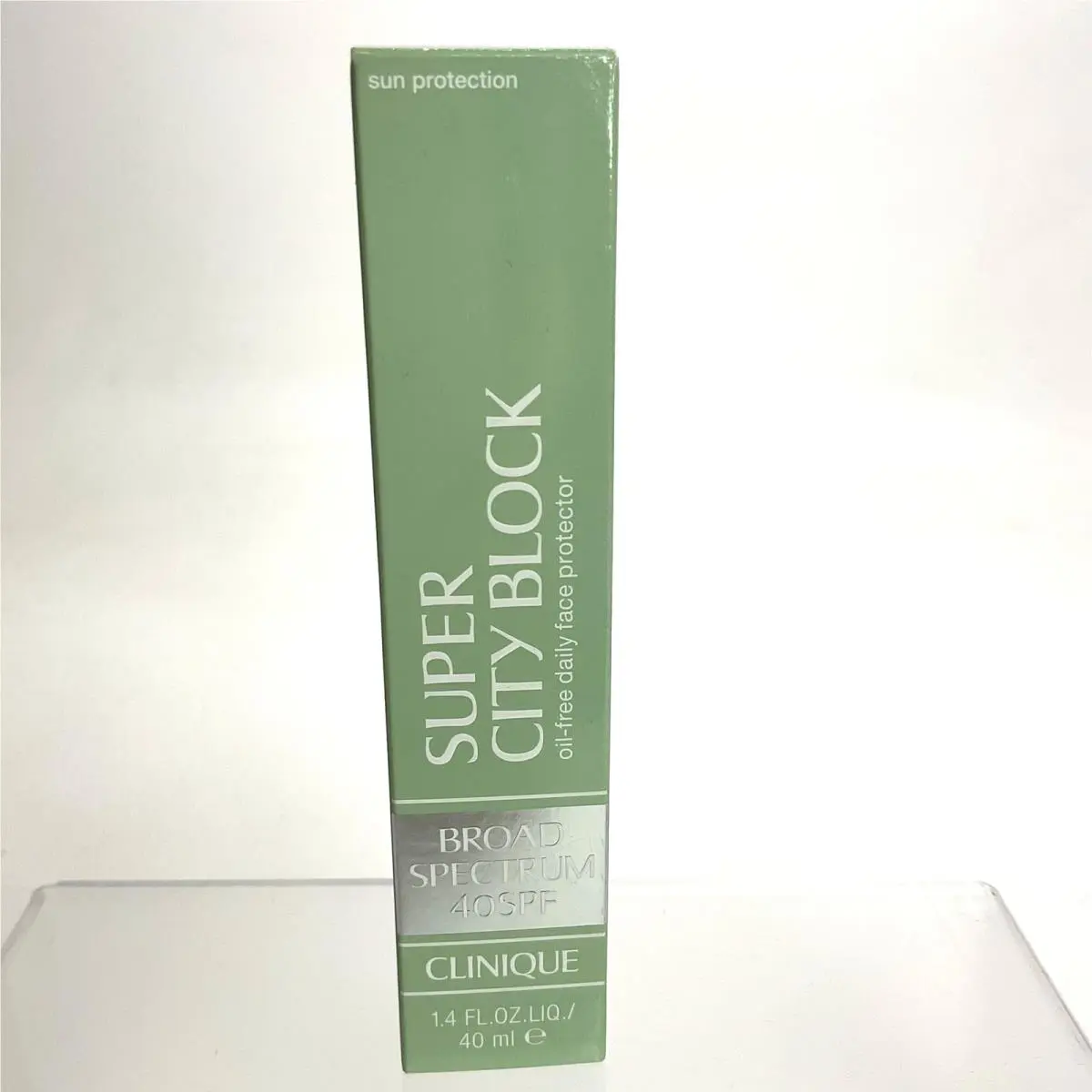Clinique Super City Block Oil-free Daily Face Protector Spf 40 Box