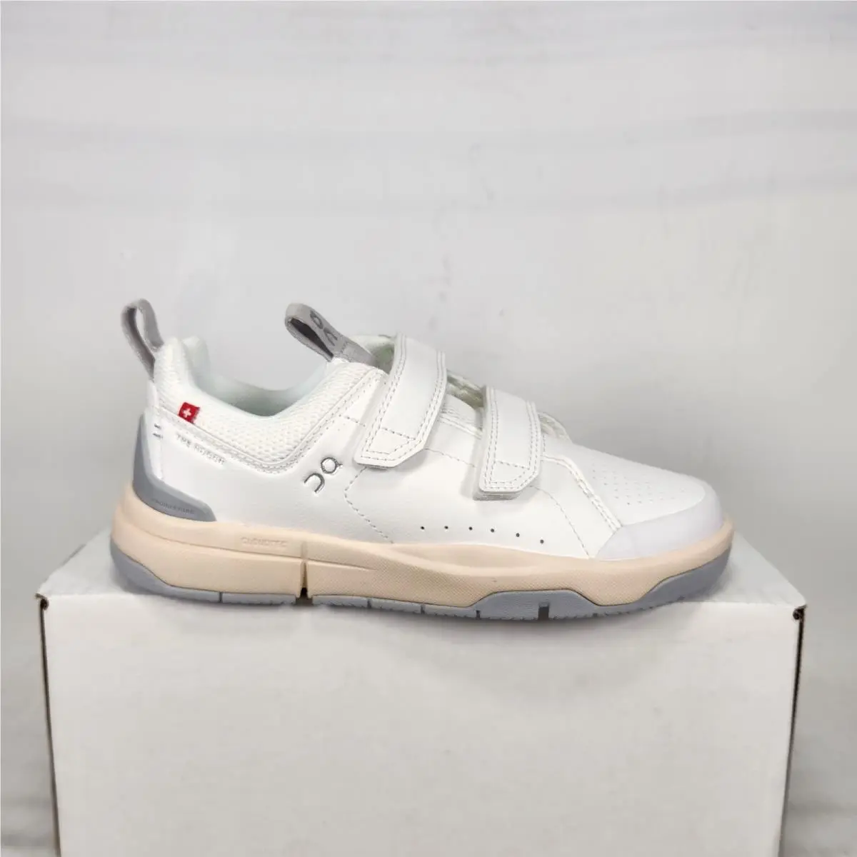On Running The Roger Kids Size 13.5 White Glacier Hook-and-loop Sneakers
