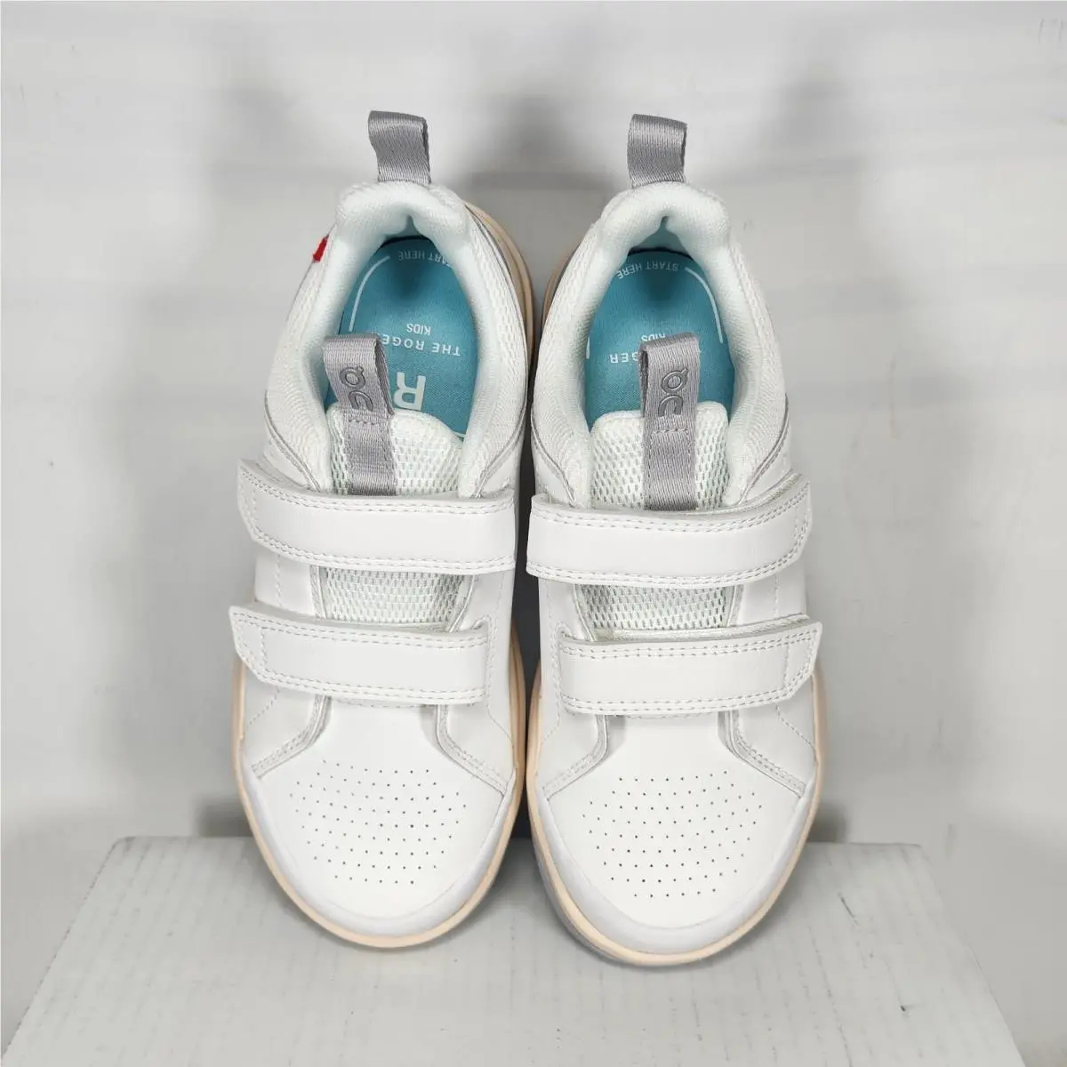 On-Running shoes - The Roger Kids - The Roger Kids - White 1