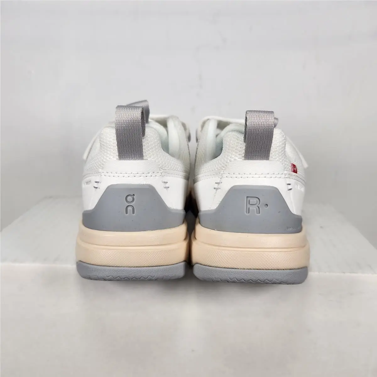 On-Running shoes - The Roger Kids - The Roger Kids - White 2