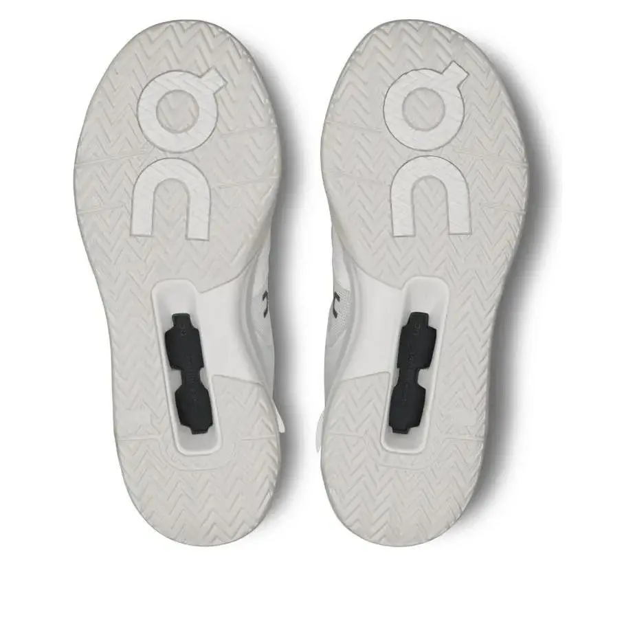 On-Running shoes - White (UPC: 7615537011134) 2