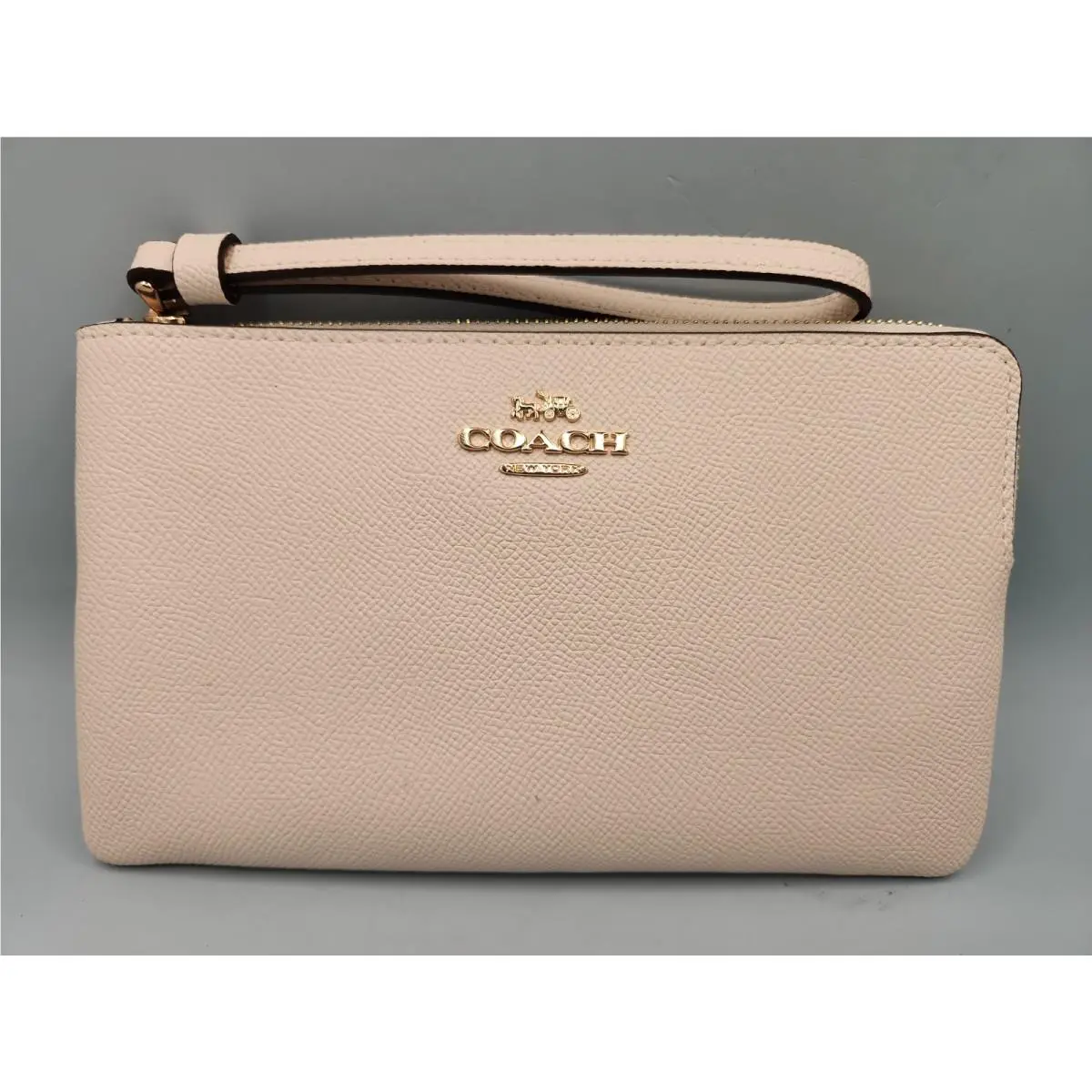 Large Corner Zip Wristlet in Signature Canvas - Gold/chalk by Coach