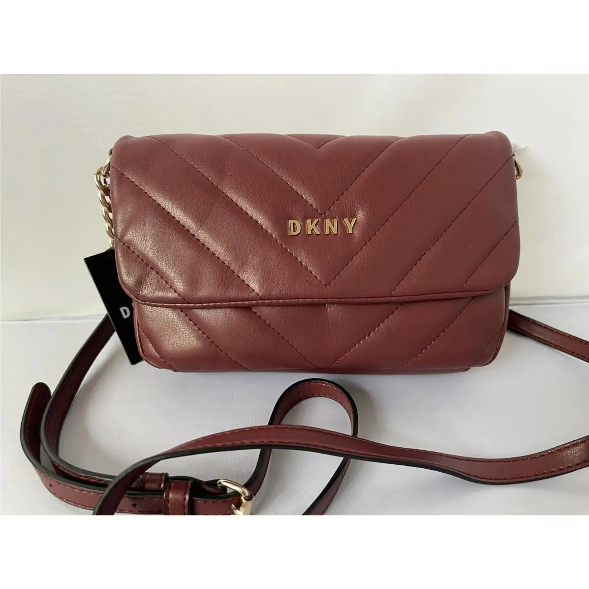 Dkny Veronica Smal Chain FL Crossbody 118 by DKNY