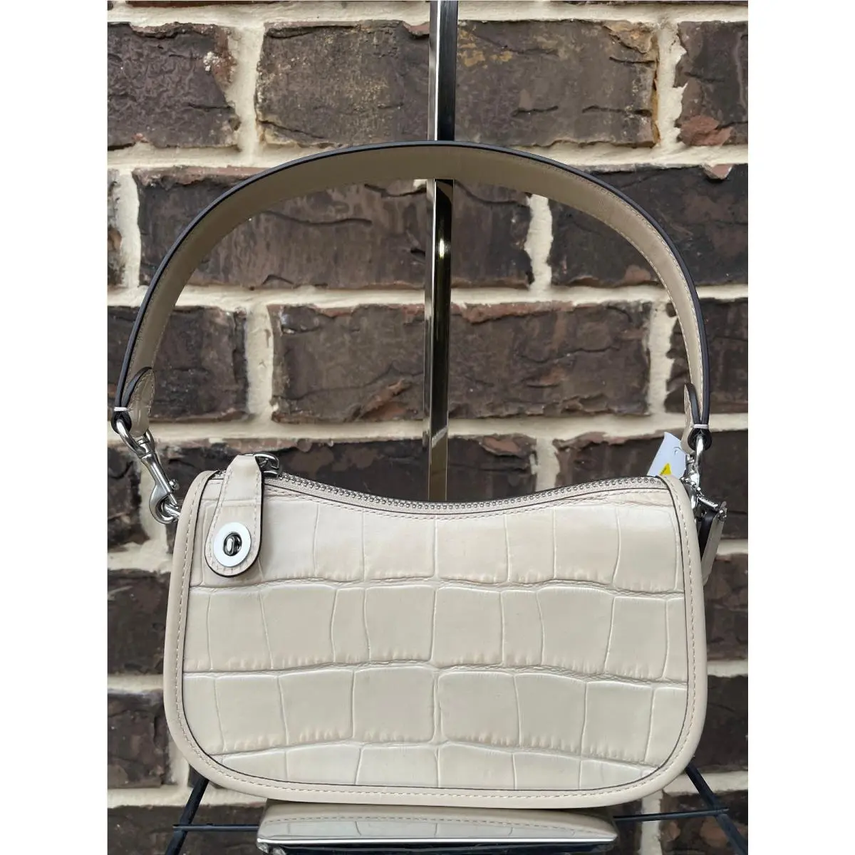 Swinger Shoulder Bag 20 Croc Leather Ivory Small by Coach