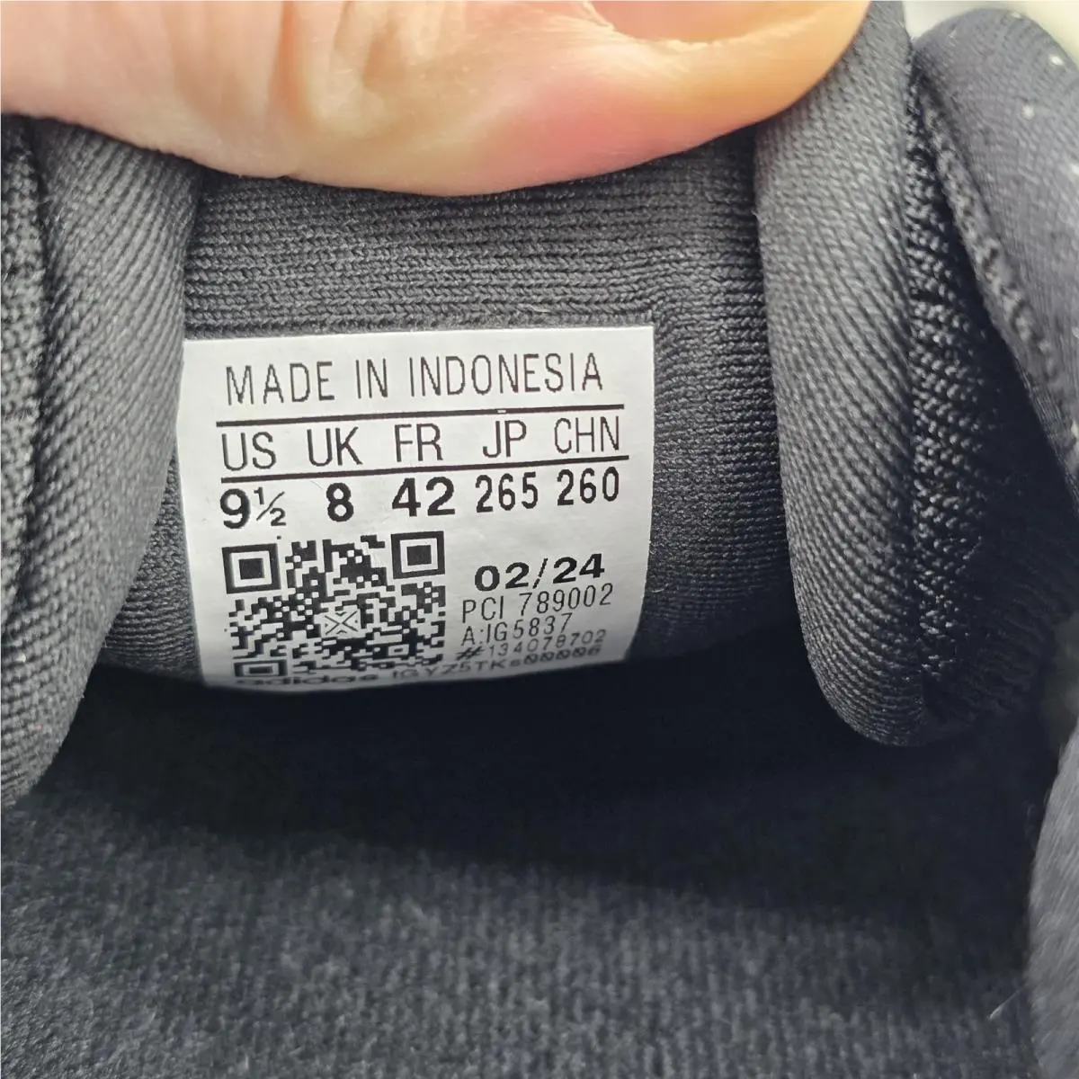 Adidas shoes - Unknown - Unknown - IG5837 - Black (UPC: 196468018654) 1