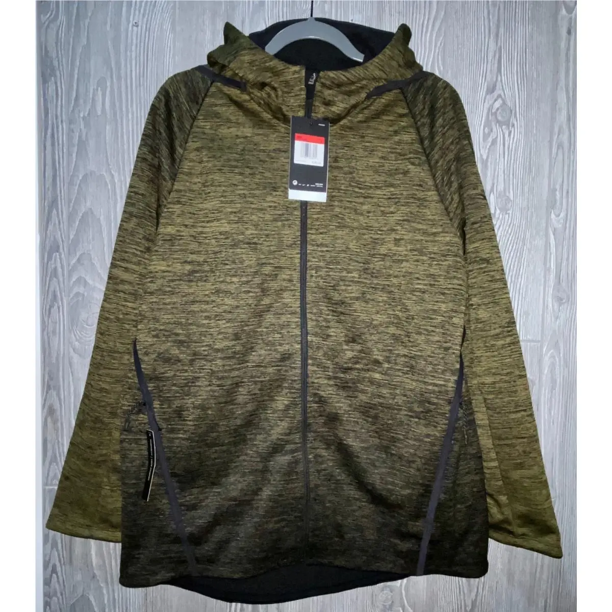Nike clothing - NIKE Therma Sphere Hoodie Jacket - 932038 - Green 9