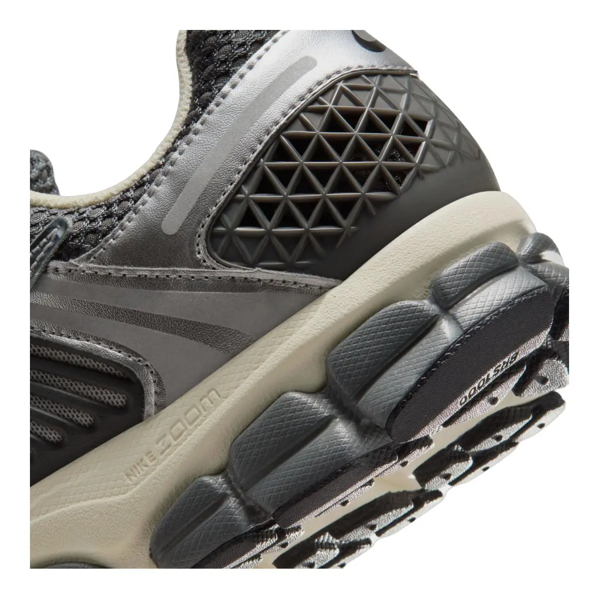 Nike shoes - NIKE Vomero 5 - Vomero - Khaki/Light Orewood Brown/Sesame/Phantom 46