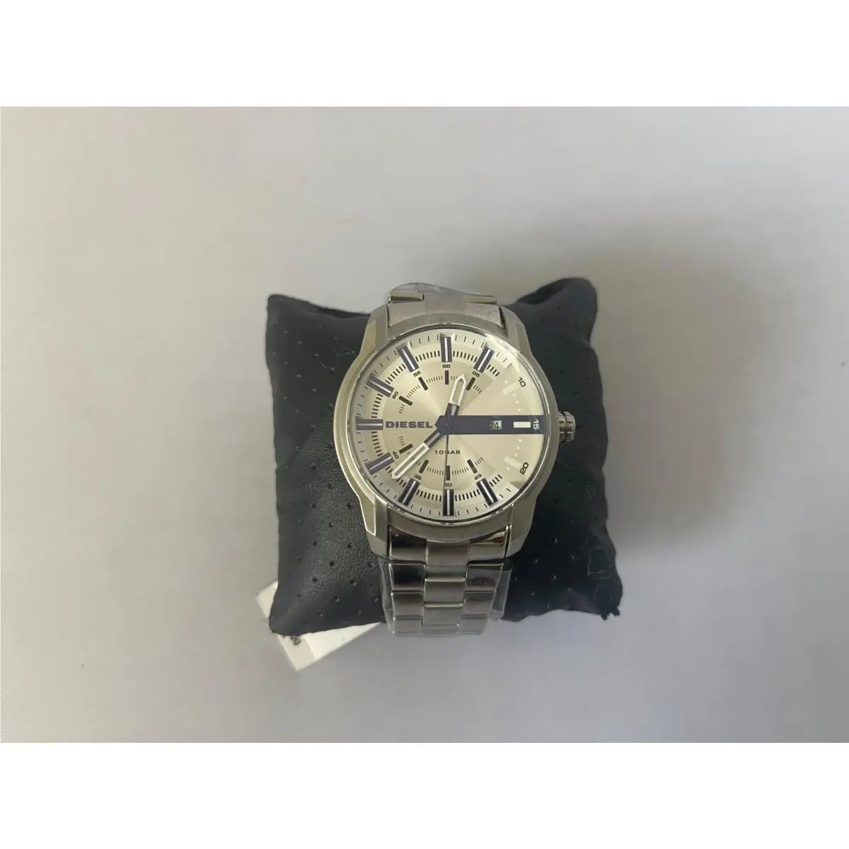DZ1852 Arm Bar Silver White Date Analog Quartz Men`s Watch in Operation by Diesel