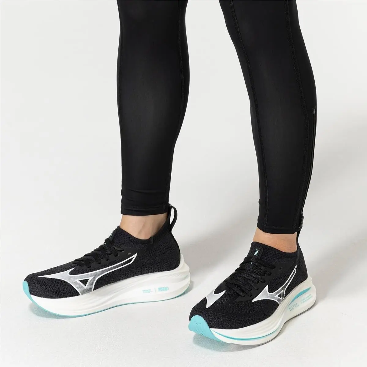 Mizuno shoes - 411496 - 411496 - Black/White (UPC: 889961723452) 0
