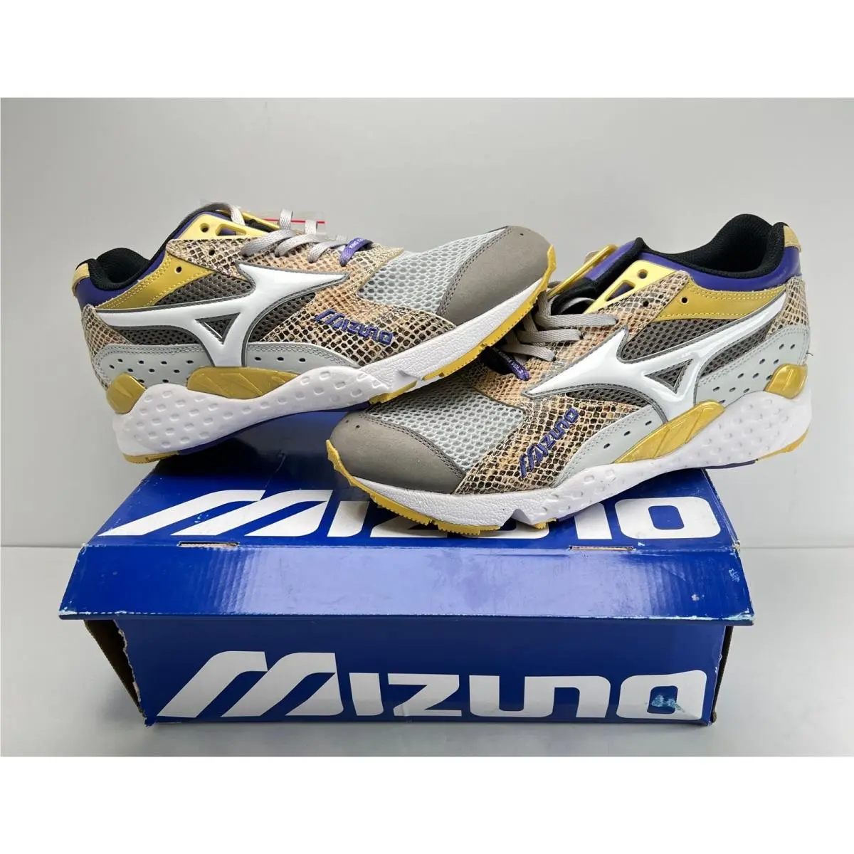 Mizuno Men`s Mondo Control 24 Kilates Sneakers King Cobra II Size 9 014S
