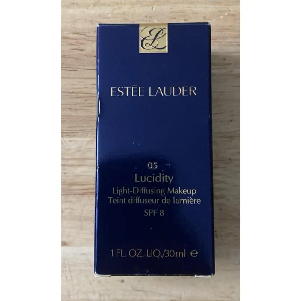 Estee Lauder 1N1 Pale Ivory 05 Lucidity Light-diffusing Makeup 1 oz by Estée Lauder