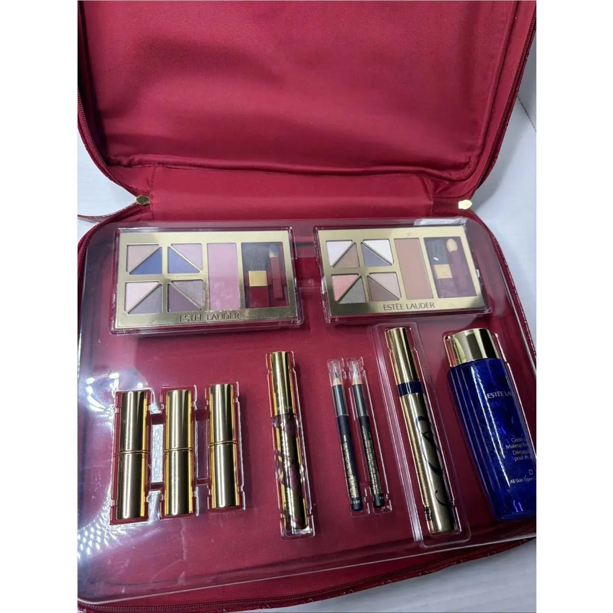 Estee Lauder Deluxe Makeup Kit with Carrying Case by Estée Lauder