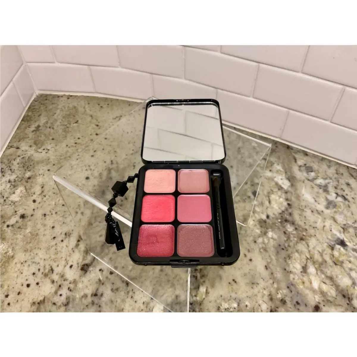 Mac Formal Black Eyelet : 6 Cool Lips Palette Syrup Oyster Girl Fluid Rare by MAC Cosmetics