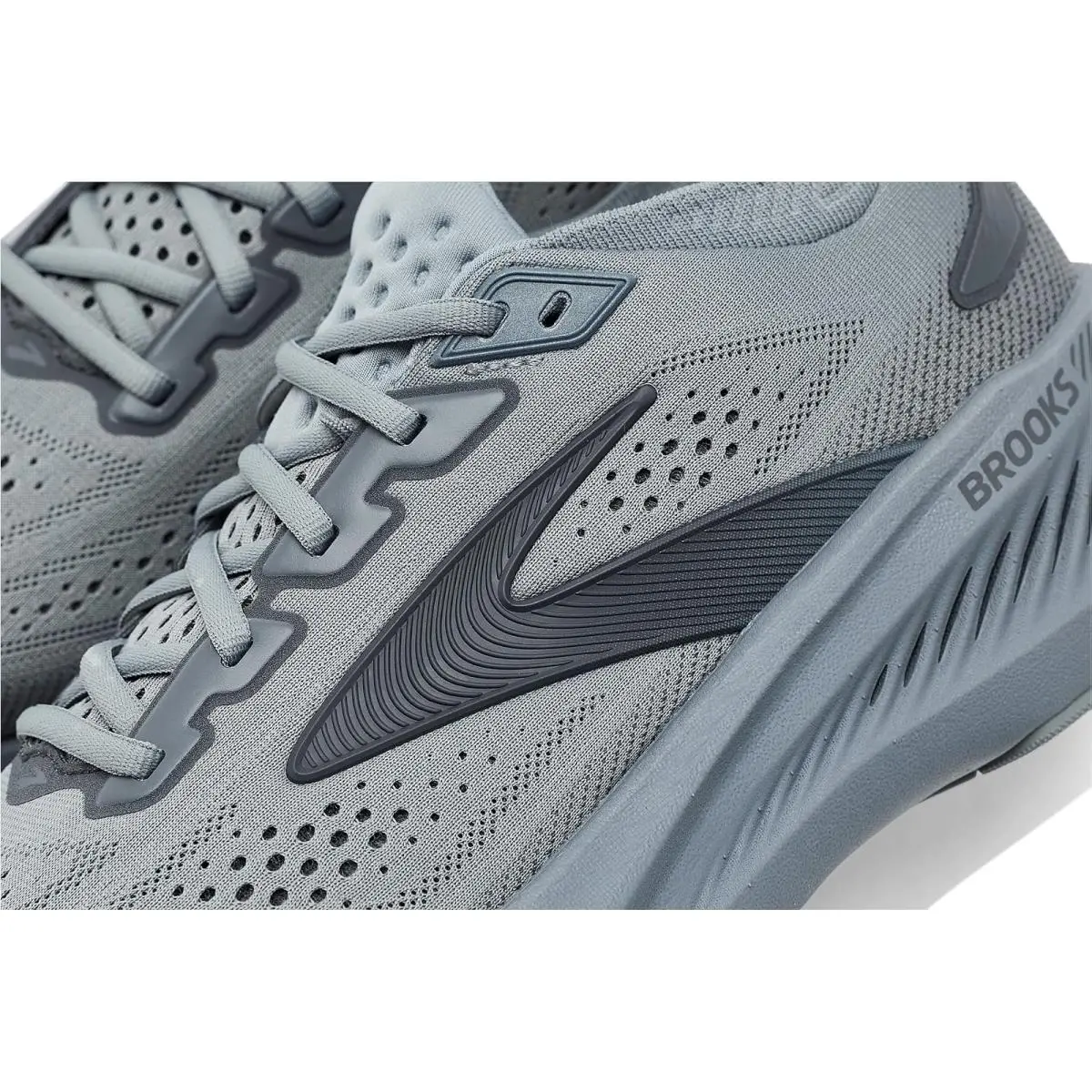 Brooks shoes - Black/Black/Ebony 32