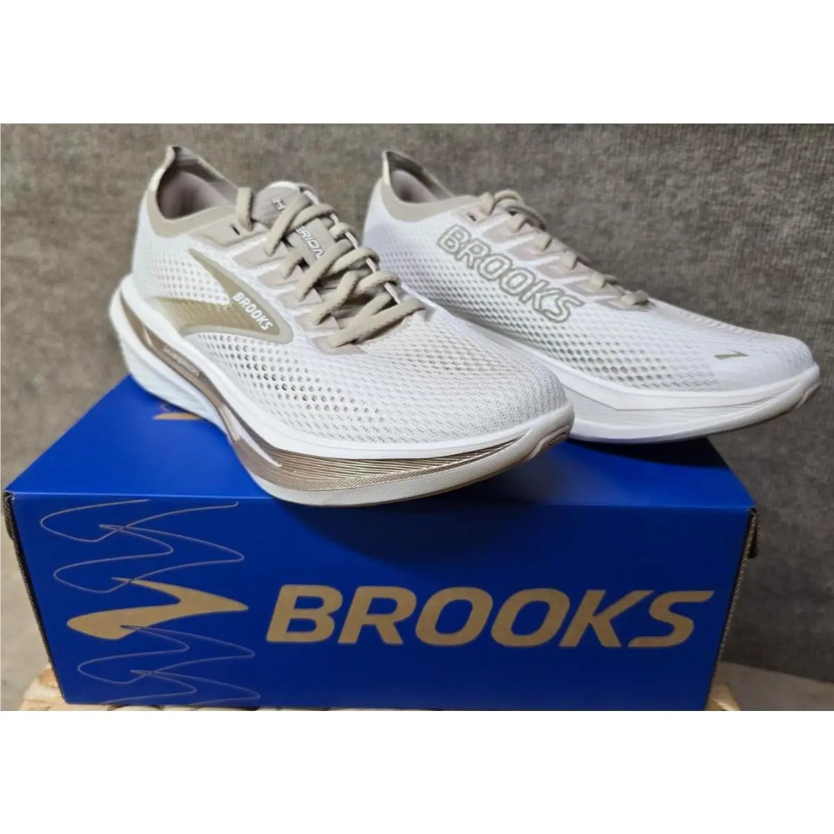 Brooks shoes - Brooks Hyperion - Hyperion - 120453-1B-150 - Coconut/Bronze/Mushroom 5