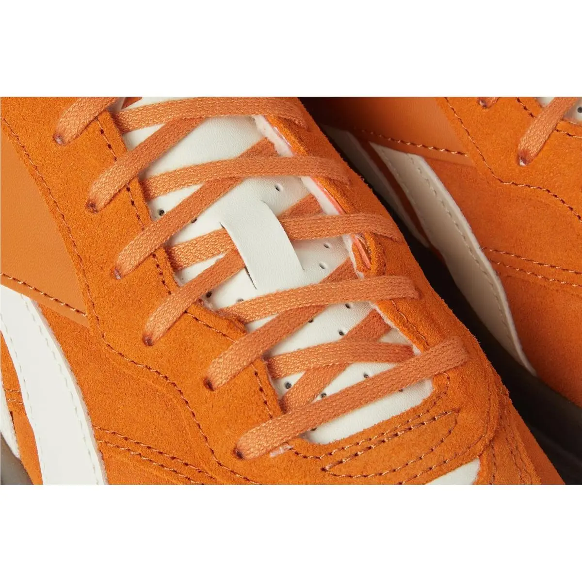 Reebok shoes - Essential Blue/Chalk/Gum 18