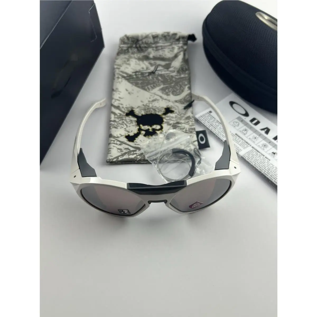 Clifden Stale Sanbech Warm Grey Prizm Snow Black+box OO9440-1456 by Oakley